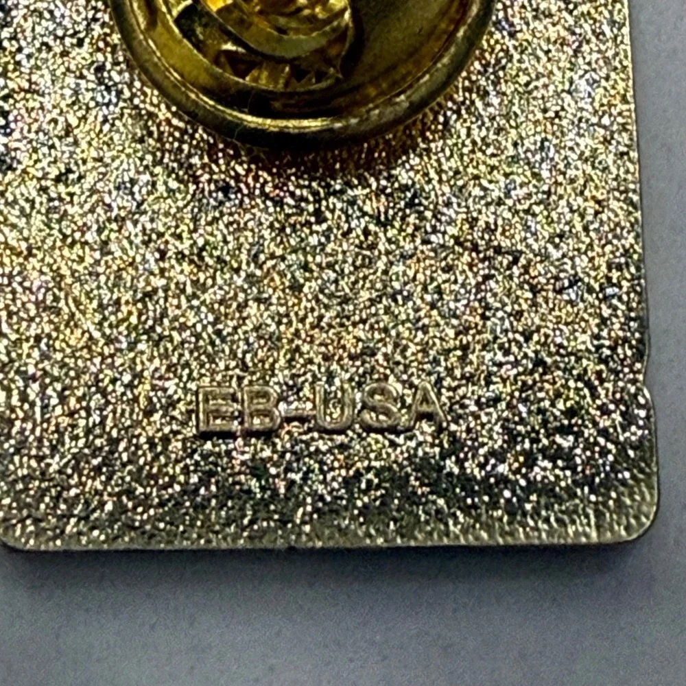 US Army Veteran‎ Enamel Lapel Pin Gold Tone Star